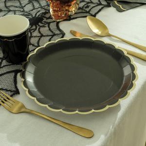 8 assiettes festonnées - ø 23 cm - Noir et or