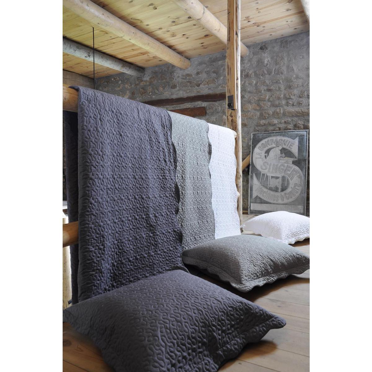 Boutis 220 x 240 cm + taies 63 x 63 cm - 100 % Polyester - Gris
