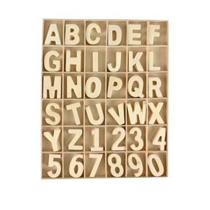Lettres et chiffres bois 3 à 3,5 cm coffret 19,5 x 24,5 cm x 180 pcs