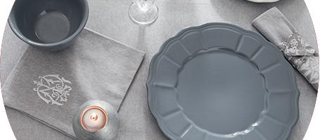 Vaisselle jetable anniversaire fuchsia 50 personnes assiette verre  serviette chemins de table photophore lanterne noeud